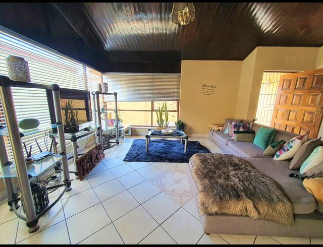 4 BEDROOM HOUSE FOR SALE IN TOWNSEND ESTATE